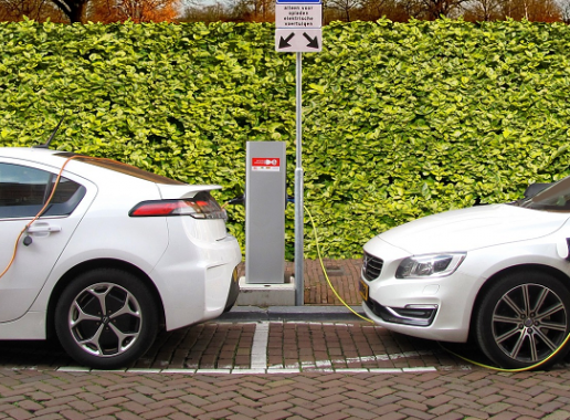 elektrische auto aan laadpaal